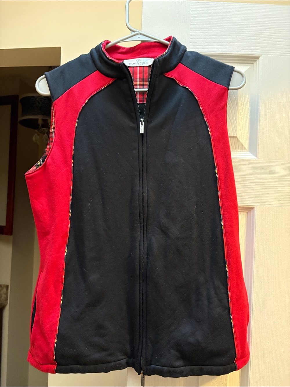 Bugatchi Vest- full zip Black and Red Medium EuC double zip front  and plaid